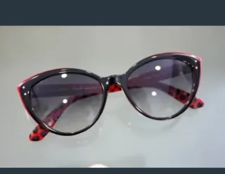 Gafas de sol Jean Lafont negras y rojas