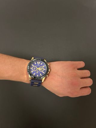 Reloj Deportivo Azul y Dorado