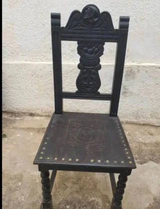 Lote 6 Sillas Muebles lámpara y aparador  Siglo 18