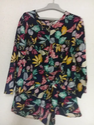 Blusa Lefties floral M