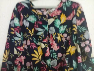 Blusa Lefties floral M