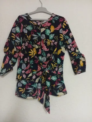 Blusa Lefties floral M