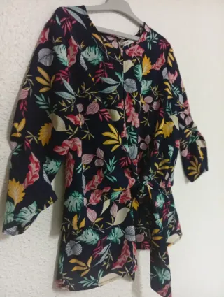 Blusa Lefties floral M