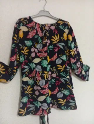 Blusa Lefties floral M