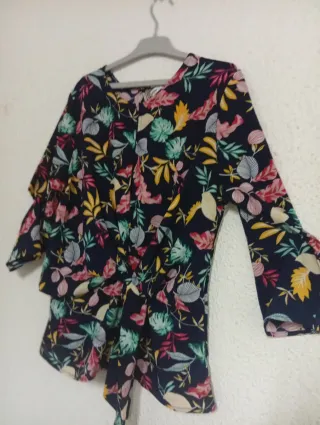 Blusa Lefties floral M