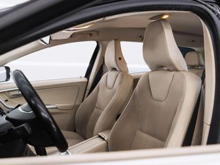 Volvo XC-60 XC 60 D4 DPF 2WD Momentum