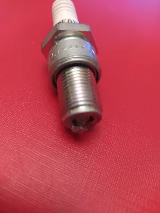 Bujía NGK B9EG V para moto 2T