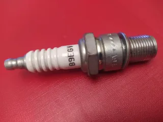 Bujía NGK B9EG V para moto 2T