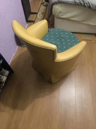 Butaca tapizada tela y polipiel