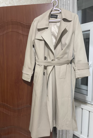 Abrigo trench largo beige mujer