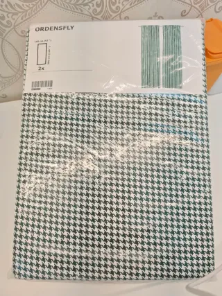 Cortinas IKEA ORDENSFLY pata gallo verdes.