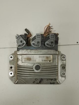 Renault 751 215842882a centralita motor uce megane