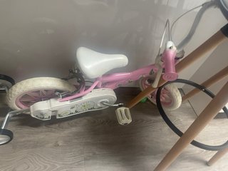 Bicicleta infantil rosa edad 2 a 4 años +/-