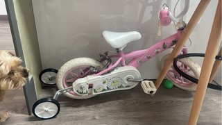 Bicicleta infantil rosa edad 2 a 4 años +/-