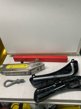 Kit Audi: Gato, Llaves, Triangulos, Gancho