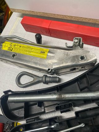 Kit Audi: Gato, Llaves, Triangulos, Gancho