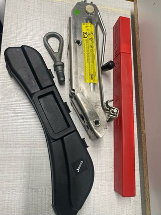 Kit Audi: Gato, Llaves, Triangulos, Gancho