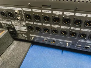 Mesa de Mezclas Behringer X32 con Case en ABS.