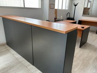 Mostrador recepción 240cm + mueble almacenaje