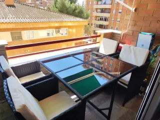 Mesa de jardín con 4 sillones y tapa de cristal