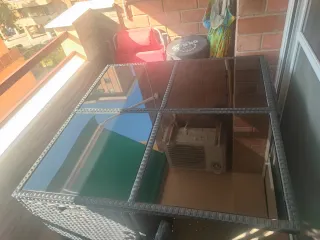 Mesa de jardín con 4 sillones y tapa de cristal