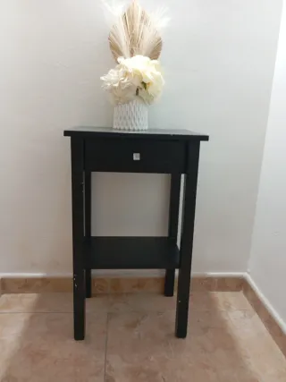 Mesita auxiliar negra de madera