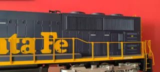 Tren USA Trains SD70MAC Santa Fe 8855
