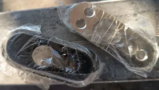 Puerta de hierro con diseño moderno