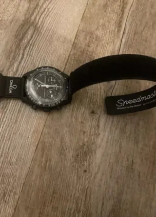 Omega x Swatch Snoopy Mission to Moonphase