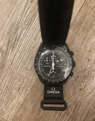 Omega x Swatch Snoopy Mission to Moonphase