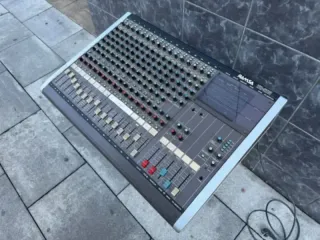 Mesa de mezclas RAMSA WR-S216