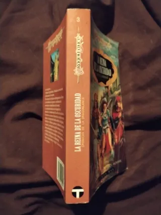 Libro "La reina de la oscuridad"