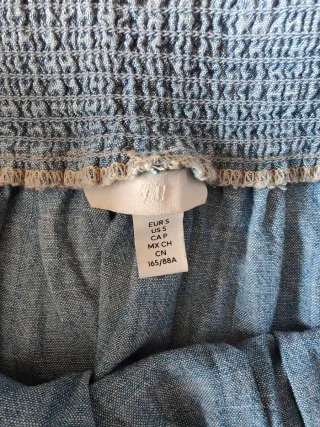 Falda azul con bordado