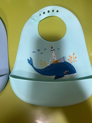 Set Baberos Silicona y Plato Bambú con ventosa