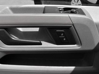 VOLKSWAGEN CRAFTER KOMBI ESPECIAL 2.0 TDI 140CV BM 9 PLAZAS