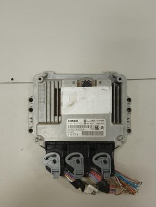 Peugeot 821 0281013332 centralita motor uce 407 -