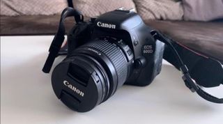 Canon EOS 600D + Objetivo 18-55mm