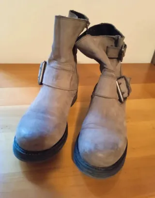 Stivaletti biker con fibbie