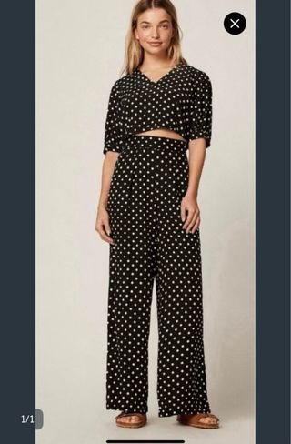 Conjunto Oysho lunares crop top y pantalón