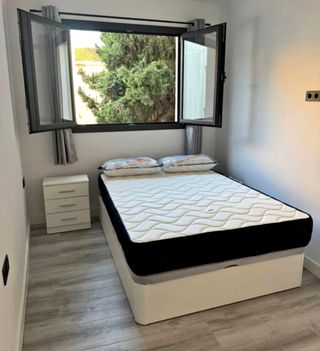 Canapé de madera nuevo