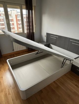 Canapé de madera nuevo