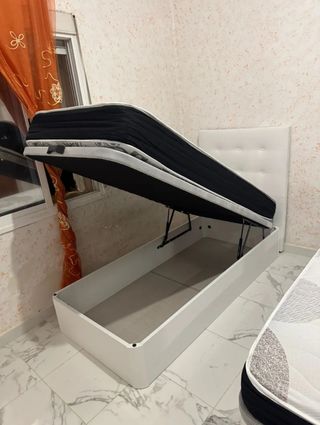 Canapé de madera nuevo