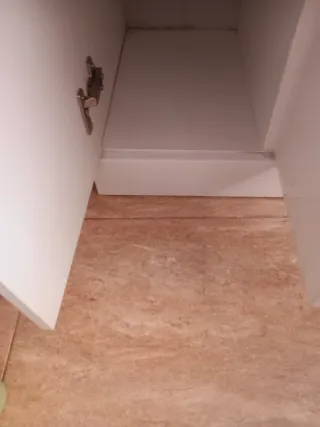 Mueble de baño con lavabo y mármol y  esfijo