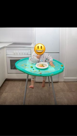 Bandeja y babero para trona