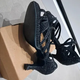 Zapatos de baile latino negros con pedrería