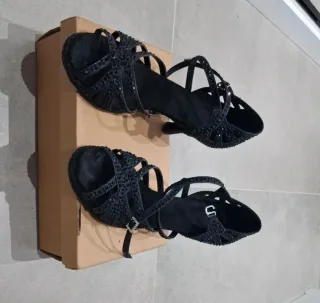 Zapatos de baile latino negros con pedrería