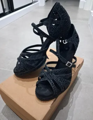 Zapatos de baile latino negros con pedrería