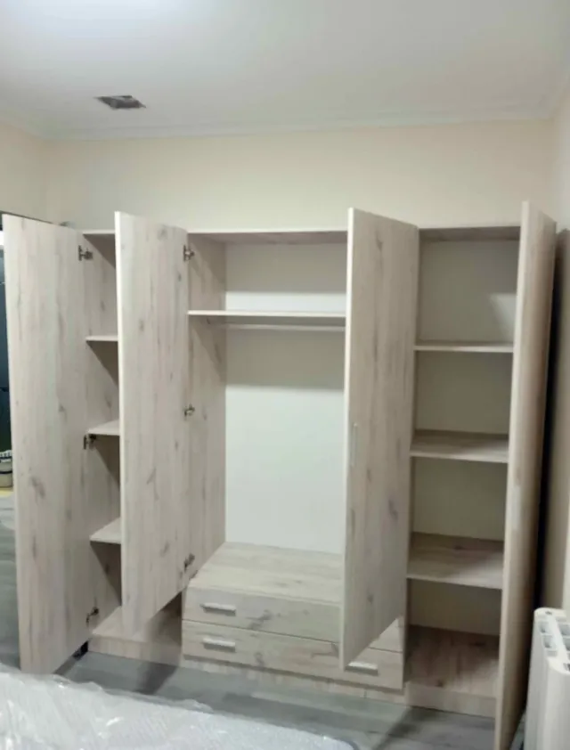 Armarios de madera color beige de 2 y 3 y 4 puerta