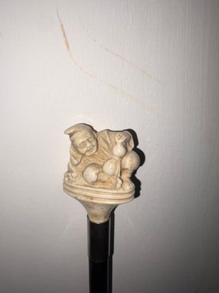 Bastone da passeggio con pomolo decorativo