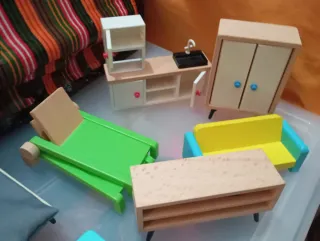 Mobiliario de juguete con accesorios